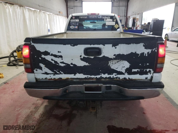 2002 Chevrolet Silverado 1500 LS with VIN 1GCEK19T62E209512, listed as a Copart auction lot 49700255 with 204,230 mi miles and Salvage Title. Bid and sale history available at carsss.com. Image 6.