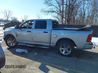 2013 Ram 1500 Express z VIN 1C6RR6KT8DS571308, wystawiony jako IAAI lot #41283164 z przebiegiem 134 173 mil mil oraz . Historia ofert i sprzedaży dostępna na DreamBid. Obrazek 14.
