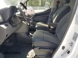 2017 Nissan NV200 SV z VIN 3N6CM0KN9HK703107, wystawiony jako Copart lot #55273234 z przebiegiem 194 548 mil mil oraz Szkoda całkowita • Salvage title. Historia ofert i sprzedaży dostępna na DreamBid. Obrazek 7.
