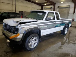 1995 Dodge Dakota z VIN 1B7GG23Y3SS151476, wystawiony jako Copart lot #41817505 z przebiegiem 87 086 mil mil oraz Nie do naprawy • Non repairable. Historia ofert i sprzedaży dostępna na DreamBid. Obrazek 1.