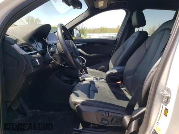 2019 BMW X1 xDrive28i with VIN WBXHT3C51K3H35953, listed as a Copart auction lot 54751675 with 54,802 mi miles and Salvage title. Bid and sale history available at DreamBid. Image 7.