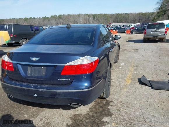 2009 Hyundai Genesis with VIN KMHGC46EX9U017017, listed as a IAAI auction lot 41753263 with 252,200 mi miles. Bid and sale history available at carsss.com. Image 4.