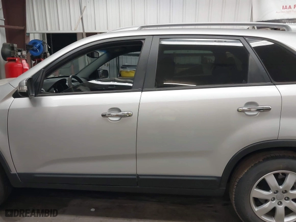 2013 Kia Sorento LX with VIN 5XYKT3A69DG389015, listed as a IAAI auction lot 41852399 with 52,407 mi miles. Bid and sale history available at carsss.com. Image 14.