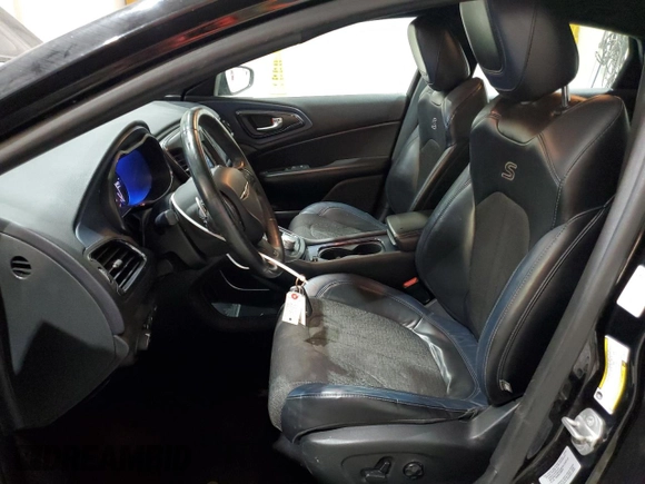 2015 Chrysler 200 S z VIN 1C3CCCBB3FN629045, wystawiony jako Copart lot #60841335 z przebiegiem 114 966 mil mil oraz Szkoda całkowita • Salvage title. Historia ofert i sprzedaży dostępna na DreamBid. Obrazek 7.