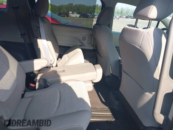 2024 Toyota Sienna LE z VIN 5TDKRKEC0RS203462, wystawiony jako IAAI lot #42240548 z przebiegiem 28 038 mil mil oraz . Historia ofert i sprzedaży dostępna na DreamBid. Obrazek 8.