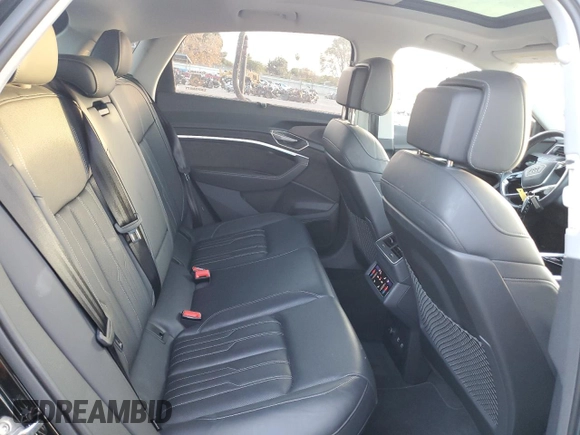 2021 Audi e-tron Sportback Prestige z VIN WA13ABGE7MB040149, wystawiony jako Copart lot #89213745 z przebiegiem 13 496 mil mil oraz Szkody całkowita. Historia ofert i sprzedaży dostępna na DreamBid. Obrazek 11.