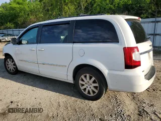 2013 Chrysler Town & Country Touring z VIN 2C4RC1BG3DR674413, wystawiony jako Copart lot #55902355 z przebiegiem 131 434 mil mil oraz Szkoda całkowita • Salvage title. Historia ofert i sprzedaży dostępna na DreamBid. Obrazek 2.