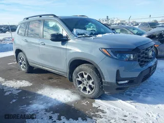 2022 Honda Passport TrailSport with VIN 5FNYF8H66NB031285, listed as a IAAI auction lot 41612372 with 25,997 mi miles. Bid and sale history available at carsss.com. Image 1.