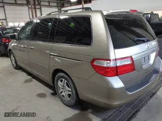 2005 Honda Odyssey EX-L with VIN 5FNRL38715B048942, listed as a IAAI auction lot 41882436 with 202,860 mi miles. Bid and sale history available at carsss.com. Image 3.