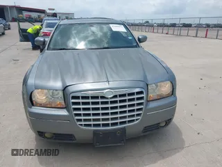 2006 Chrysler 300 Touring z VIN 2C3KA53G26H258427, wystawiony jako IAAI lot #42449071 z przebiegiem 152 223 mil mil oraz . Historia ofert i sprzedaży dostępna na DreamBid. Obrazek 6.