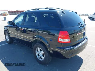 2006 Kia Sorento LX z VIN KNDJD733865576079, wystawiony jako IAAI lot #42294266 z przebiegiem 111 057 mil mil oraz . Historia ofert i sprzedaży dostępna na DreamBid. Obrazek 3.