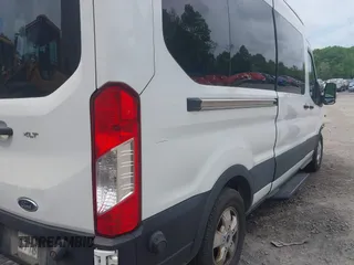 2020 Ford Transit Passenger XL z VIN 1FBAX2CG9LKA95093, wystawiony jako IAAI lot #42292375 z przebiegiem 53 912 mil mil oraz . Historia ofert i sprzedaży dostępna na DreamBid. Obrazek 21.