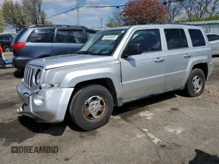 2010 Jeep Patriot Sport z VIN 1J4NT2GB1AD516369, wystawiony jako Copart lot #52495005 z przebiegiem 171 569 mil mil oraz Szkoda całkowita • Salvage title. Historia ofert i sprzedaży dostępna na DreamBid. Obrazek 1.