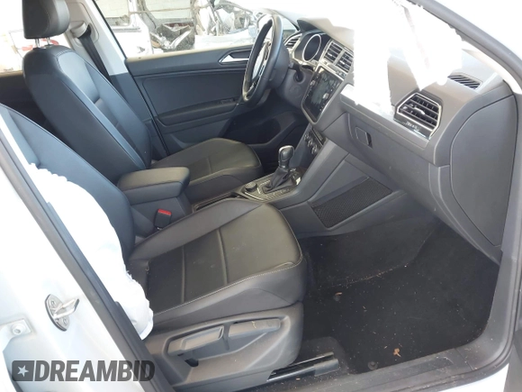 2018 Volkswagen Tiguan SEL z VIN 3VV2B7AX0JM197274, wystawiony jako IAAI lot #42392421 z przebiegiem 45 453 mil mil oraz . Historia ofert i sprzedaży dostępna na DreamBid. Obrazek 5.