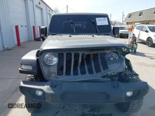 2020 Jeep Gladiator Sport S z VIN 1C6HJTAG7LL154664, wystawiony jako IAAI lot #42033131 z przebiegiem 73 282 mil mil oraz . Historia ofert i sprzedaży dostępna na DreamBid. Obrazek 13.