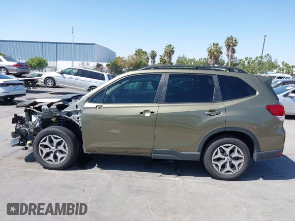 2022 Subaru Forester Premium z VIN JF2SKAEC2NH431414, wystawiony jako IAAI lot #42404661 z przebiegiem 51 516 mil mil oraz . Historia ofert i sprzedaży dostępna na DreamBid. Obrazek 15.