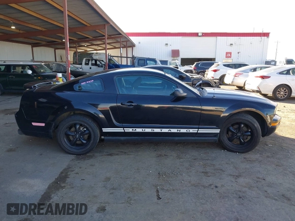 2007 Ford Mustang Deluxe with VIN 1ZVFT80N575352139, listed as a IAAI auction lot 41626063 with 113,792 mi miles. Bid and sale history available at carsss.com. Image 14.