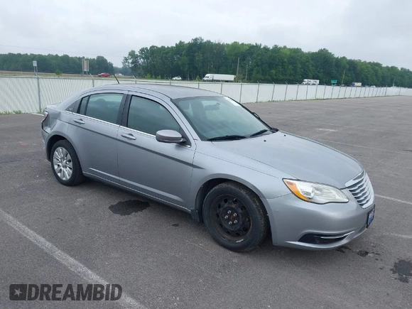2013 Chrysler 200 LX with VIN 1C3CCBABXDN640536, listed as a IAAI auction lot 39425402 with 188,960 mi miles. Bid and sale history available at carsss.com. Image 1.