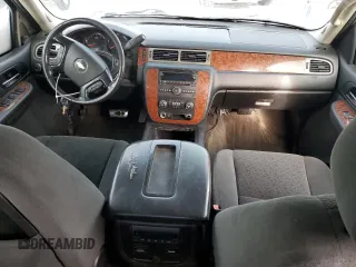 2008 Chevrolet Avalanche 2LT with VIN 3GNFK12398G225050, listed as a Copart auction lot 45964045 with 301,687 mi miles and Clean title. Bid and sale history available at DreamBid. Image 8.
