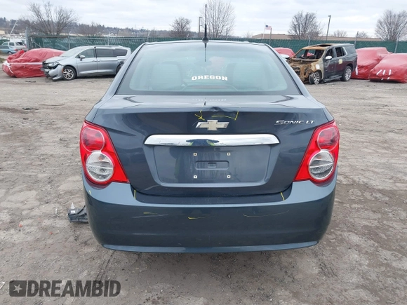 2012 Chevrolet Sonic LT z VIN 1G1JC5SH0C4173373, wystawiony jako IAAI lot #41628285 z przebiegiem 113 561 mil mil oraz . Historia ofert i sprzedaży dostępna na DreamBid. Obrazek 16.