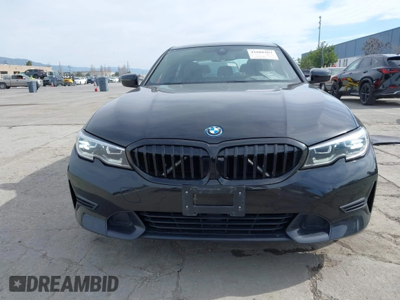 2022 BMW 3 Series 330e with VIN 3MW5P7J06N8C50460, listed as a IAAI auction lot 41688267 with 27,707 mi miles. Bid and sale history available at carsss.com. Image 12.