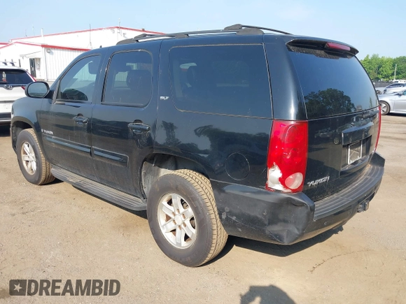 2007 GMC Yukon SLE z VIN 1GKFK13017J108657, wystawiony jako IAAI lot #42483287 z przebiegiem 192 109 mil mil oraz . Historia ofert i sprzedaży dostępna na DreamBid. Obrazek 3.