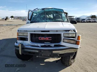 1997 GMC Suburban with VIN 3GKFK16R1VG507044, listed as a Copart auction lot 87302674 with 193,670 mi miles and Salvage Title. Bid and sale history available at carsss.com. Image 5.