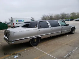 1996 Cadillac Fleetwood z VIN 1G6DW52P3TR710083, wystawiony jako Copart lot #52963025 z przebiegiem 130 658 mil mil oraz Czysty tytuł • Clean title. Historia ofert i sprzedaży dostępna na DreamBid. Obrazek 3.