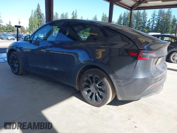 2024 Tesla Model Y Long Range z VIN 7SAYGAEE8RF088791, wystawiony jako IAAI lot #42185399 z przebiegiem 15 339 mil mil oraz . Historia ofert i sprzedaży dostępna na DreamBid. Obrazek 3.