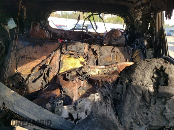 2014 Kia Sorento LX z VIN 5XYKTDA62EG490243, wystawiony jako Copart lot #53523275 z przebiegiem Nie podano mil oraz Nie do naprawy • Non repairable. Historia ofert i sprzedaży dostępna na DreamBid. Obrazek 10.