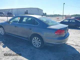 2013 Volkswagen Passat SEL Premium z VIN 1VWCP7A30DC131781, wystawiony jako IAAI lot #42193228 z przebiegiem Nie podano mil oraz . Historia ofert i sprzedaży dostępna na DreamBid. Obrazek 3.