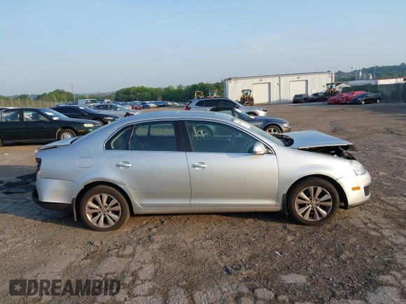 2010 Volkswagen Jetta Limited Edition с VIN 3VWRX7AJ8AM051566, выставлен на аукционе IAAI как лот 42568293 с пробегом 143 017 миль миль и . История ставок и продаж доступна на DreamBid. Изображение 14.