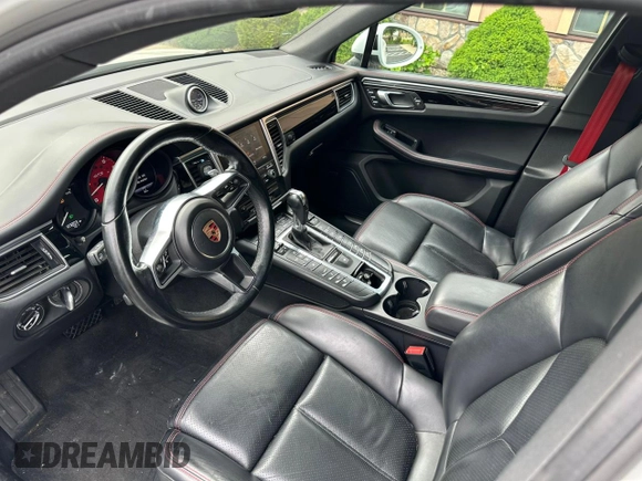 2018 Porsche Macan GTS z VIN WP1AG2A50JLB60299, wystawiony jako Copart lot #59274845 z przebiegiem 123 203 mil mil oraz Czysty tytuł • Clean title. Historia ofert i sprzedaży dostępna na DreamBid. Obrazek 8.