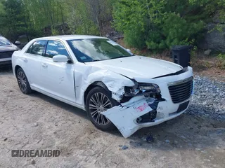2012 Chrysler 300 S z VIN 2C3CCAGG8CH141352, wystawiony jako IAAI lot #42202934 z przebiegiem 118 863 mil mil oraz . Historia ofert i sprzedaży dostępna na DreamBid. Obrazek 1.