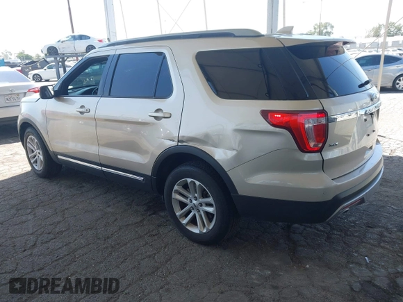 2017 Ford Explorer XLT z VIN 1FM5K7D85HGD89676, wystawiony jako IAAI lot #42313283 z przebiegiem 89 358 mil mil oraz . Historia ofert i sprzedaży dostępna na DreamBid. Obrazek 3.