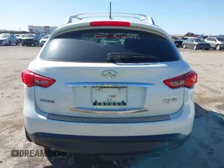 2017 Infiniti QX70 z VIN JN8CS1MU0HM143050, wystawiony jako IAAI lot #41712100 z przebiegiem 123 907 mil mil oraz . Historia ofert i sprzedaży dostępna na DreamBid. Obrazek 17.