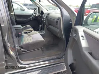 2005 Nissan Pathfinder LE z VIN 5N1AR18W95C743850, wystawiony jako IAAI lot #42331533 z przebiegiem 137 824 mil mil oraz . Historia ofert i sprzedaży dostępna na DreamBid. Obrazek 5.