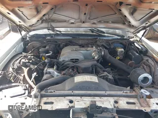 1988 Lincoln Town Car z VIN 1LNBM82F0JY831820, wystawiony jako IAAI lot #41886140 z przebiegiem 26 036 mil mil oraz . Historia ofert i sprzedaży dostępna na DreamBid. Obrazek 10.