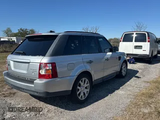 2008 Land Rover Range Rover Sport HSE z VIN SALSK25428A171759, wystawiony jako Copart lot #88988175 z przebiegiem 169 102 mil mil oraz Czysty tytuł • Clean title. Historia ofert i sprzedaży dostępna na DreamBid. Obrazek 4.