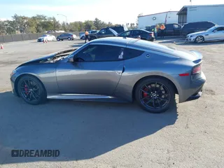 2024 Nissan Z Performance с VIN JN1BZ4BH6RM362352, выставлен на аукционе IAAI как лот 41141551 с пробегом 34 507 миль миль и . История ставок и продаж доступна на DreamBid. Изображение 15.
