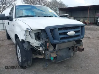 2008 Ford F-150 XL z VIN 1FTPF12V28KD27138, wystawiony jako IAAI lot #41106591 z przebiegiem 209 684 mil mil oraz . Historia ofert i sprzedaży dostępna na DreamBid. Obrazek 6.
