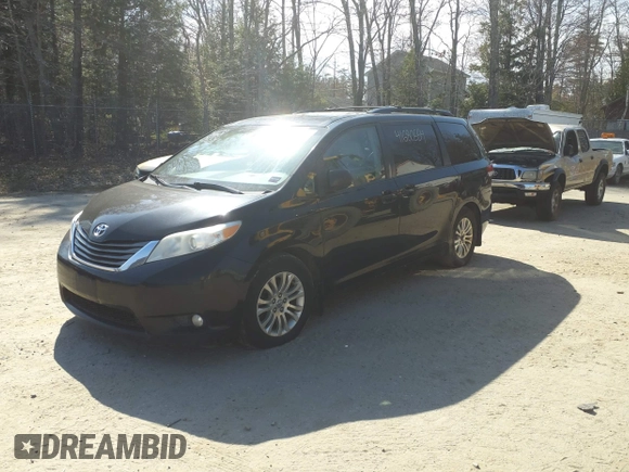 2012 Toyota Sienna XLE AAS z VIN 5TDYK3DC5CS186980, wystawiony jako IAAI lot #41680554 z przebiegiem 330 023 mil mil oraz . Historia ofert i sprzedaży dostępna na DreamBid. Obrazek 2.