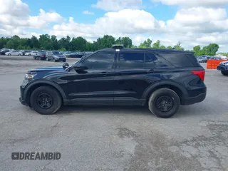 2020 Ford Police Interceptor Utility z VIN 1FM5K8AB4LGB67340, wystawiony jako IAAI lot #41982702 z przebiegiem 37 275 mil mil oraz . Historia ofert i sprzedaży dostępna na DreamBid. Obrazek 14.