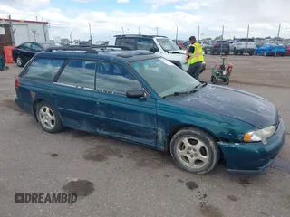 1999 Subaru Legacy L z VIN 4S3BK4355X6305664, wystawiony jako IAAI lot #42077758 z przebiegiem 70 585 mil mil oraz . Historia ofert i sprzedaży dostępna na DreamBid. Obrazek 1.