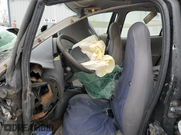 1998 Saturn SL z VIN 1G8ZG5288WZ306574, wystawiony jako Copart lot #86627384 z przebiegiem Nie podano mil oraz Nie do naprawy. Historia ofert i sprzedaży dostępna na DreamBid. Obrazek 7.