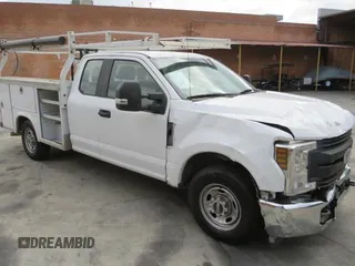 2019 Ford F-250 XL с VIN 1FT7X2A69KEF58122, выставлен на аукционе Copart как лот 58596065 с пробегом 89 113 миль миль и Списание • Salvage title. История ставок и продаж доступна на DreamBid. Изображение 1.