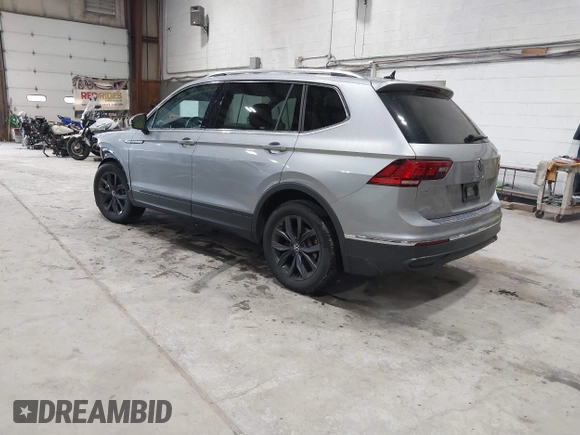 2024 Volkswagen Tiguan SE with VIN 3VVMB7AX8RM084483, listed as a IAAI auction lot 42452619 with 14,618 mi miles and . Bid and sale history available at DreamBid. Image 3.