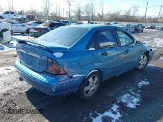 2001 Ford Focus SE with VIN 1FAFP34P21W285724, listed as a IAAI auction lot 41622145 with 251,726 mi miles and . Bid and sale history available at carsss.com. Image 4.