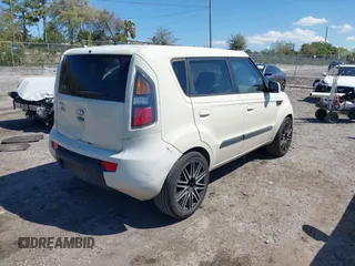 2010 Kia Soul + with VIN KNDJT2A24A7044597, listed as a IAAI auction lot 41798936 with 152,707 mi miles. Bid and sale history available at carsss.com. Image 4.