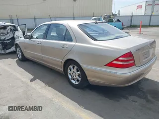 2002 Mercedes-Benz S-Class 4.3L with VIN WDBNG70J82A225944, listed as a IAAI auction lot 41669752 with 133,143 mi miles. Bid and sale history available at carsss.com. Image 3.